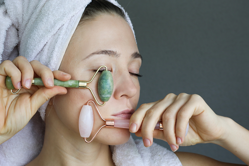 jade vs rose quartz best face massage roller